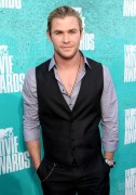 Крис Хемсворт (Chris Hemsworth) 2012 MTV Movie Awards (June 3) - 17xHQ Dfc271196639602